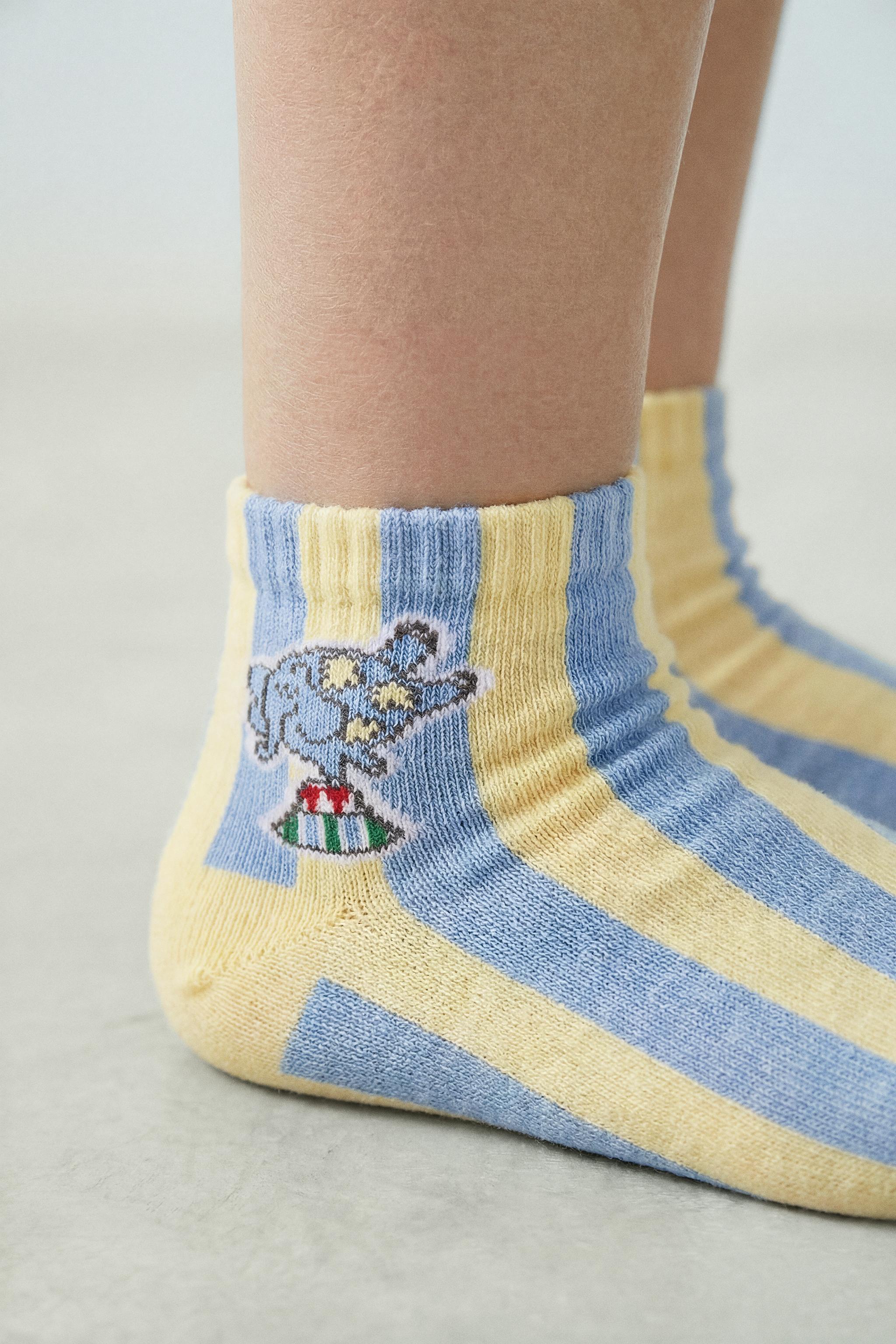 THREE-PACK OF SHORT CIRCUS SOCKS